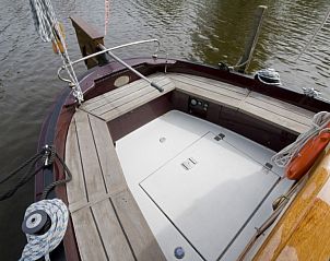 Gezellig terras op de Riepel boot in Gaastmeer voor een ontspannen verblijf aan de Fluessen.