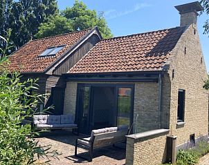 Terras van Vakantiehuis in Gaastmeer, perfect voor ontspanning met uitzicht op de serene Friese meren.