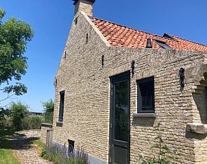 Authentieke bakstenen gevel van Vakantiehuis in Gaastmeer, gelegen in de rustige omgeving van de Friese meren.