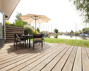 Geniet van het terras van Vakantiehuis in Gaastmeer met uitzicht op de Friese meren.