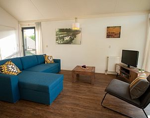 Comfortabele zithoek in Vakantiehuis in Gaastmeer, perfect voor ontspanning na een dag in Fluessen.