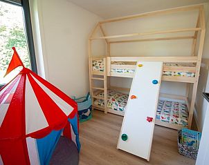 Kinderkamer in Vakantiehuis in Gaastmeer met stapelbed en speeltent, perfect voor gezinnen.