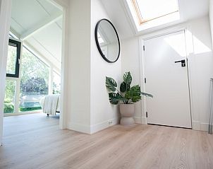 Zithoek op zolder in Vakantiehuis in Gaastmeer met panoramisch uitzicht op de Friese meren.