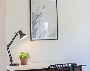 Stijlvolle werkplek in Huisje in Oudega SWF, vakantiehuis in Oudega, Friese meren.