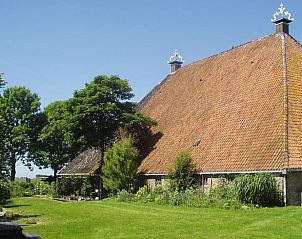 Traditionele Friese boerderij naast Huisje in Nijhuizum, vakantieverblijf in Fluessen.
