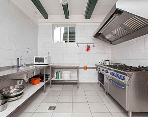 Moderne toiletruimte in vakantiehuis FR006 in Nijhuizum, voorzien van alle gemakken.