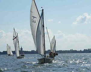 Zeilen op de Friese meren nabij Huisje in Nijhuizum, vakantiewoning in Friesland, voor een avontuurlijke vakantie.