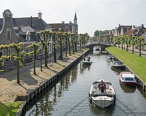 Pittoreske gracht in de buurt van vakantiehuis Mts. J. en A. Faber-Breeuwsma, Wyckel, Friesland.