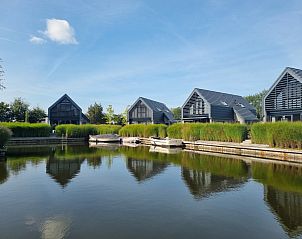 Verblijf 090507 • Vakantiewoning Slotermeer • Luxe vrijstaande 8 persoons Watervilla direct gelegen aan 