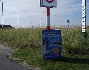 Bord met 60 km/u zone nabij B&B Fam. Tavenier, Vrouwenpolder, Walcheren, een rustige en veilige omgeving.