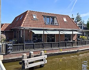 Verblijf 100217 • Vakantiewoning Tjeukemeer • Sfeervol en ruim ingericht 10 persoons vakantiehuis aan het 