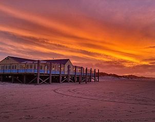 Adembenemende zonsondergang bij strand van Terschelling, nabij De Groede