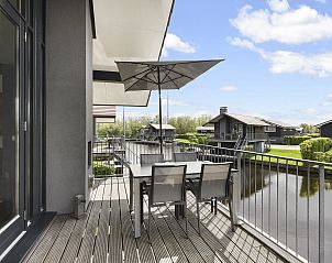 Plattegrond begane grond Waterpark Sneekermeer 4-persoons woning 4C, Terherne, met woonkamer en keuken.