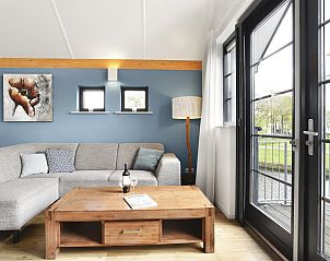 Stijlvolle details in de woonkamer van Waterpark Sneekermeer 6-persoons woning 6C1, Terherne.