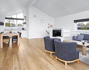 Ruime leefruimte in Waterpark Sneekermeer 8-persoons woning, Terherne.