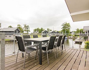 Volledig uitgeruste keuken in Waterpark Sneekermeer vakantiehuis, Terherne, Friese meren.