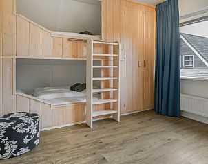 Stapelbed in kindvriendelijke kamer van Waterpark Terherne waterwoning.