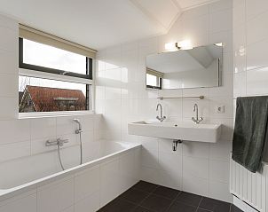 Plattegrond van de begane grond van Waterpark Terherne 8-persoons waterwoning Opvaart 8C1, vakantiehuis in Terherne, Friese meren.