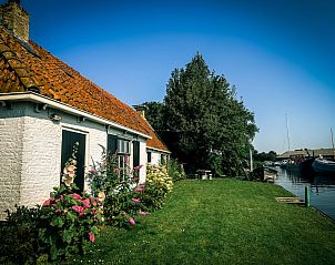 Vakantiehuis FR421 in Terherne, Sneekermeer met prachtige tuin aan de Friese meren.