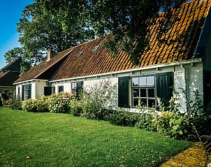 Knusse slaapkamer met dakraam in vakantiehuis FR421, Terherne, Sneekermeer.