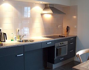 Moderne keuken in Mindervalide Havenappartement, Terherne, Sneekermeer, Friese meren, compleet uitgerust vakantiehuis.