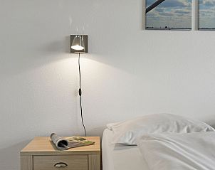 Sfeervolle slaapkamer in 4-persoons bungalow 4C, Terherne, Friese meren.