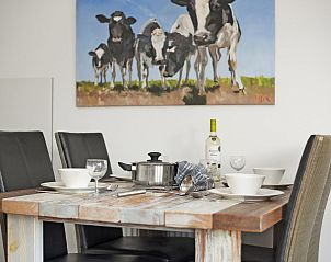 Eethoek in 2-4-persoons bungalow Terherne, vakantieverblijf bij Sneekermeer.