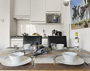 Gedekte tafel in 2-4-persoons bungalow Terherne, vakantieverblijf Friese meren.