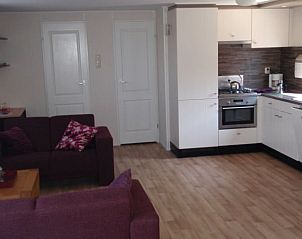 Moderne keuken in Huisje in Terherne, perfect voor zelfcatering, gelegen in Terherne, Sneekermeer.