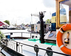 Schilderachtig uitzicht op het water bij Huisje in Akkrum, vakantiehuis aan het Sneekermeer, Friese meren.