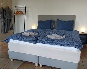 Stijlvolle slaapkamer in Vakantiehuisje in Akkrum, vakantiewoning nabij Sneekermeer, Friese meren.