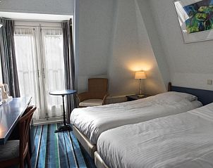 Kleine, knusse kamer in Die Port van Cleve vakantiehuis, Enkhuizen, met warme sfeer aan de IJsselmeerkust.