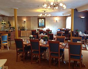 Gezellige eetruimte in SuyderSee Hotel, vakantieappartement in Enkhuizen, IJsselmeerkust.