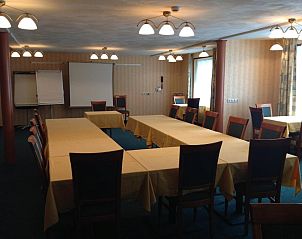 Vergaderzaal in SuyderSee Hotel, vakantieappartement in Enkhuizen, Noord-Holland.