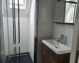 Moderne badkamerfaciliteiten in Vakantiehuis Bungalowpark It Wiid, Earnewld, Friese meren.