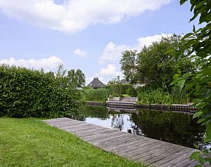 Prachtig uitzicht op waterkant bij Vakantiehuis Bungalowpark It Wiid, Earnewld.