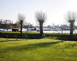 Moderne badkamerkraan in vakantiehuis FR404, gelegen in Earnewld, Princehof/Alde Feanen, Friese meren.