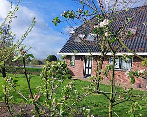 Comfortabele slaapkamer in vakantiehuis FR404 in Earnewld, gelegen in Princehof/Alde Feanen.