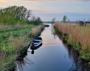 Pittoresk uitzicht op de waterwegen bij Vakantiehuis Natuurlijk de Veenhoop, De Veenhoop, in de serene natuur van Alde Feanen.