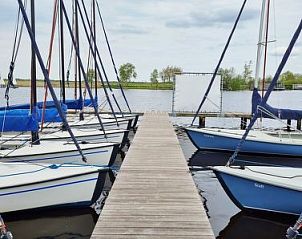 Jachthaven bij Vakantiehuis Natuurlijk de Veenhoop, De Veenhoop, met boten en prachtig uitzicht op de Friese meren.
