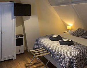 Zeilboten in de haven van Grouw nabij vakantiehuis FR341, Friese meren.