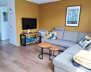 Slaapkamer met twee bedden in FR397 vakantiehuis, Grouw, Pikmeer, Friese meren.