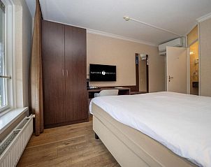 Lichte hotelkamer met moderne voorzieningen in Fletcher Hotel-Restaurant Arneville-Middelburg, vakantieaccommodatie in Middelburg, Walcheren.