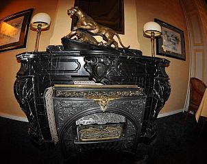 Klassieke open haard in Budget Hotel Le Beau Rivage, Middelburg, Walcheren, Zeeland