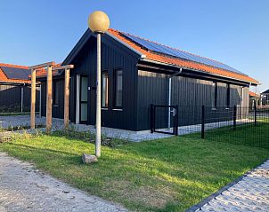 Guest house 160596 - Holiday property Lauwersmeer - Vakantiehuis Chalet Ufergrundst�ck mit eigenem Angelplatz