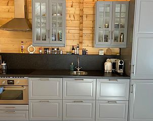 Knusse slaapkamer in vakantiehuis DG1871, Spier, Midden Drenthe met houten interieur.