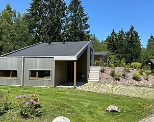 Exterieur van Vakantiehuisje in Spier, Drenthe, met moderne architectuur en groene omgeving.