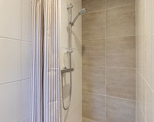 Houtkachel in woonkamer van vakantiehuis DG1812 in Spier voor gezellige avonden.