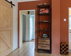 Hal in vakantiehuis DG1812 in Spier met toegang tot slaapkamers.