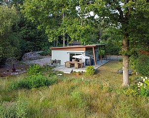 Badkamer met wastafel in vakantiehuis DG1812 in Spier, Drenthe.